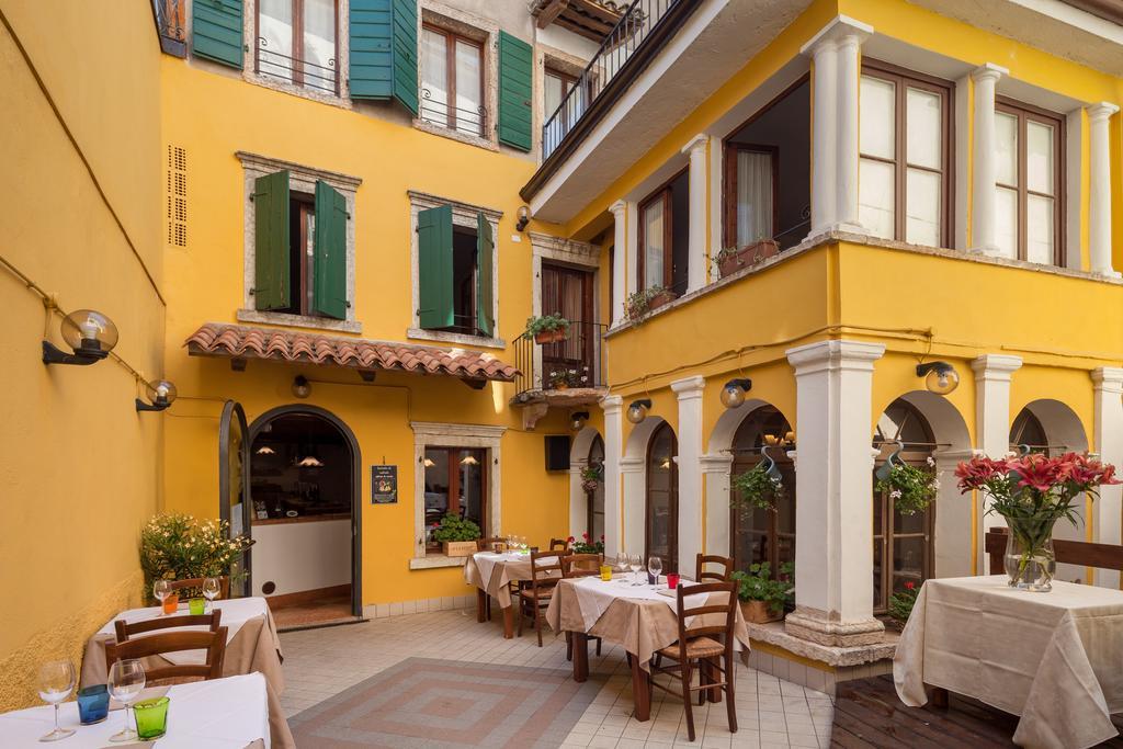 Locanda Al Centrale Caprino Veronese Luaran gambar