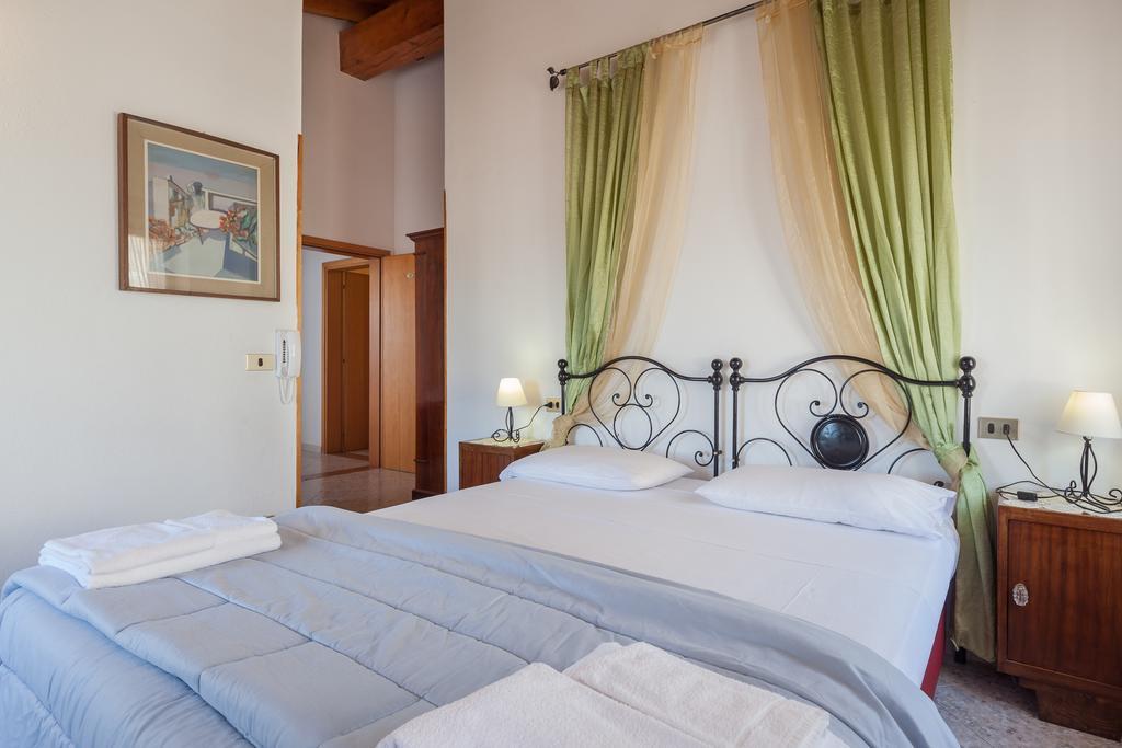 Locanda Al Centrale Caprino Veronese Luaran gambar